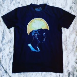 Men’s Quirky Graphic Tee Woman w/ Empanada Hat